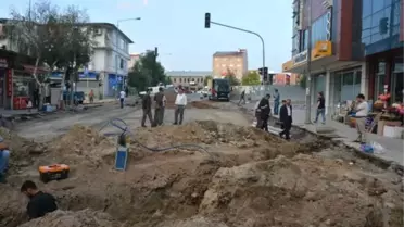 Başkan Köksoy, Sıcak Asfalt Yol Yapım Öncesi Alt Yapı Çalışmalarını İnceledi