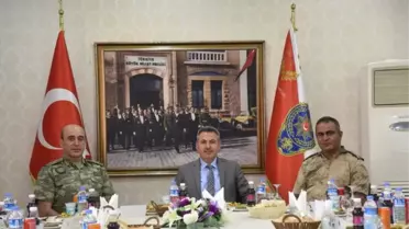 İl Jandarma Komutan'ı Şahin'e Veda Yemeği
