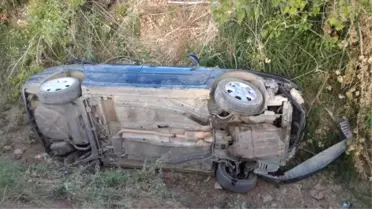 Otomobil, Kanala Uçtu: 1'i Ağır 3 Yaralı