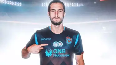 Trabzonspor Formasında Bedirhan Bebek ve Annesinin Fotoğrafı Yer Aldı