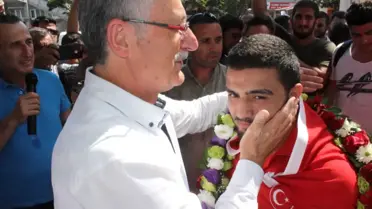 Avrupa Şampiyonu Ramazan Sarı Gölcük'te Coşkuyla Karşılandı