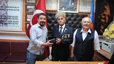 Gurbetçi Gazi Oğlundan Gaziler Derneği'ne Anlamlı Hediye