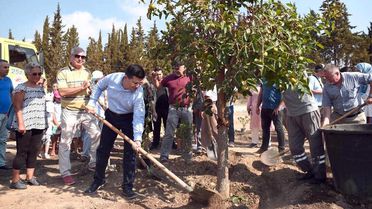 Kepez Belediyesi'nden Dokuma Botanik'e Barış Fidanı