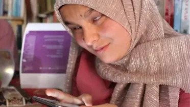 Görme Engelli Genç Kız Wattpad Uygulaması Yardımıyla Roman Yazdı