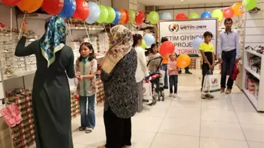 Avrupa Yetim-Der 50 Yetim Aileyi Giydirdi
