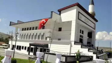 Bitlisli İş Adamının Hastane Bahçesine Yaptırdığı Cami ve Misafirhane Hizmete Açıldı