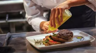 Ünlü Şef Czn Burak'tan Yemek Yapma Tüyoları!