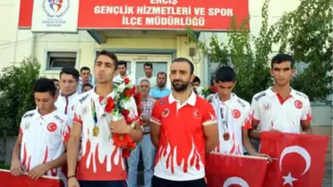 Dünya Şampiyonu Sporcu, Erciş'te Coşkuyla Karşılandı