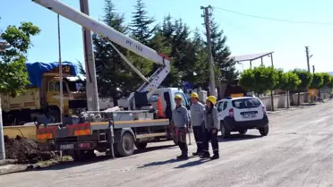 Şuhut'ta Yer Altı Kablo Düzenleme Çalışmaları Devam Ediyor