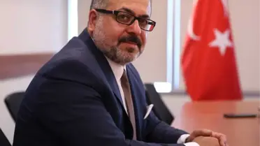 Ünlü Sanatçı, ABD Başkanı Trump'a Kızıp Şiir Yazdı