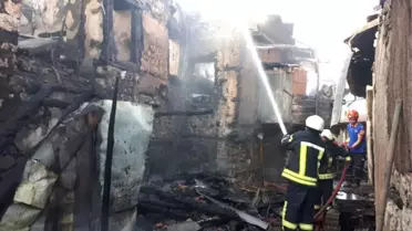 Karaman'da Çıkan Yangında 3 Ev Kullanılamaz Hale Geldi