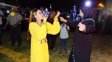 Sanatçı Ümmü Erbil, Hisarcık'ta Seyircilerle Bütünleşti