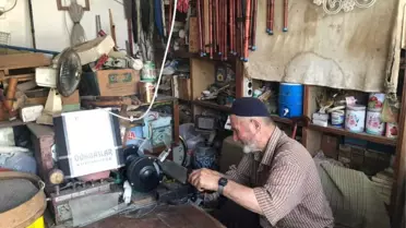 84 Yaşındaki Reşat Dede Bıçak Biliyor, Baston Yapıyor