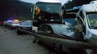 İnegöl'de Feci Kaza: 1 Ölü, 15 Yaralı
