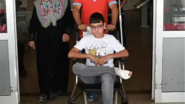 Babasına Yardım Ederken Ayağına Satır Düşen Çocuk Yaralandı