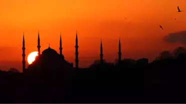 Endonezya'da Ezanın Sesinin Yüksek Olmasından Şikayet Eden Budist Kadına 1.5 Yıl Hapis