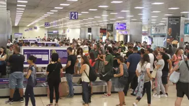 Atatürk Havalimanı'nda Bayram Dönüşü Yoğunluğu