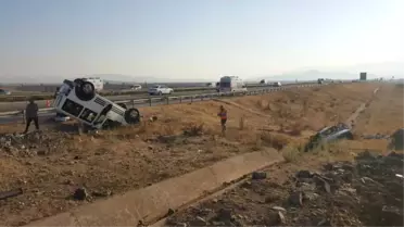 Kontrolden Çıkan Otomobil Karşı Şeritteki Araca Çarptı: 14 Yaralı