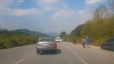 Sakarya'da İki Otomobil Çarpıştı: 6 Yaralı