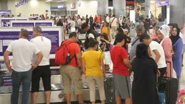 Atatürk Havalimanı'nda Son Gün Yoğunluğu