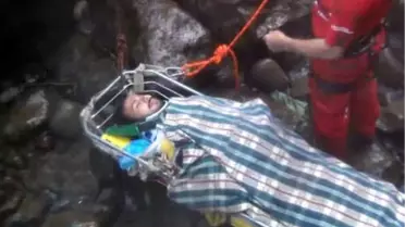 Şelalede Kayalıklara Sıkışan Tatilci Yaralı Kurtarıldı