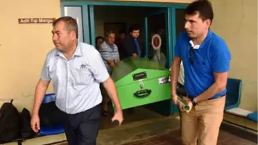 Annesini Öldürüp, İntihar Etmiş