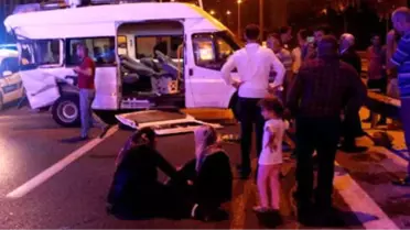 Ani Fren Yapan Minibüse, TIR Arkadan Çarptı: 13 Yaralı