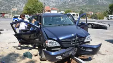 Akseki'de Otomobiller Çarpıştı: 5 Yaralı