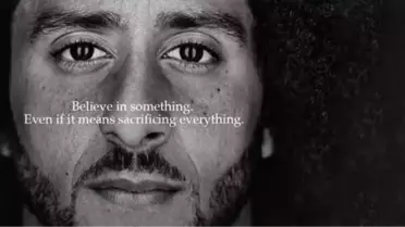 Amerikan Milli Marşını Okumayan Colin Kaepernick, Nike'ın Reklam Yüzü Olunca Şirketin Piyasa Değeri 3 Milyar Dolar Eridi