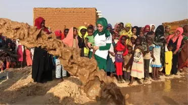 Sosyal Medya Fenomeni Sudan'da Su Kuyusu Açtı