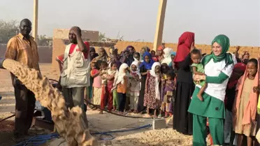 Sosyal Medya Fenomeni Sudan'da Su Kuyusu Açtı