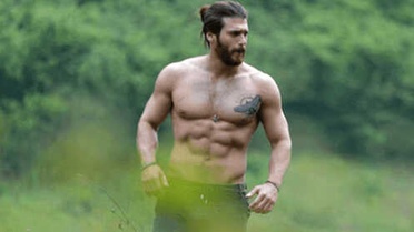 Can Yaman Ve Vücudu En İkonik Görüntü Seçildi!