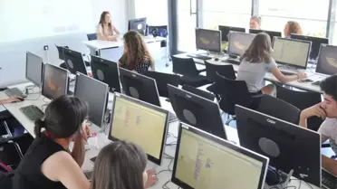 Yüzlerce Çocuk ve Genç Bilişimle Geleceği Değiştiriyor!