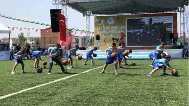Arnavutköy Belediyesi'nin Yaz Spor Okulları Kapanış Töreni Yapıldı