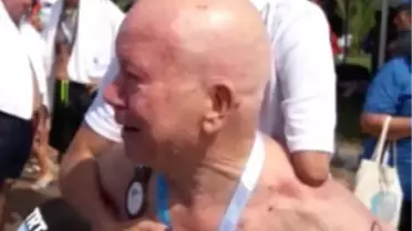 76 Yaşındaki Namık Ekin Paralimpik Sporcuyu Sırtında Taşıdı