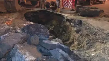 Aksaray'da Yol Çöktü (1)