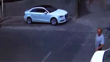 Plakalarını, 'Evleniyoruz' ve 'Mutluyuz' Yazılarıyla Kapatan Hırsızlar, Gittikleri Dükkandan Cep Telefonu Çaldı