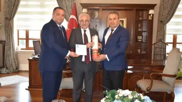 Vali Güvençer'e Kırmızı Dipli Mumla Yağlı Güreş Festivali Daveti