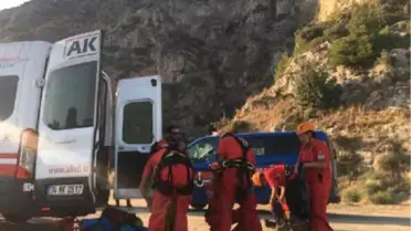 Kayalıklarda Mahsur Kalan 4 Kişi Kurtarıldı