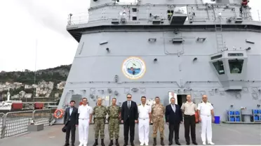 Dünyanın En Büyük Tank Çıkarma Gemisi 'Tcg Bayraktar' Trabzon Limanı'na Demirledi