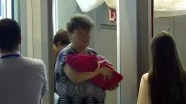 Rusya'da Vicdansız Anne, Yeni Doğan Kız Bebeğini İnternette Satarken Yakalandı