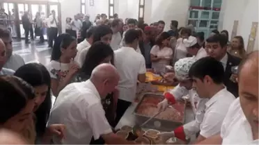 Bursa Adliyesi'nde Aşure Kuyruğu