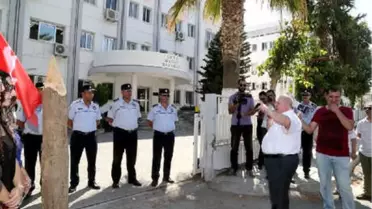 KKTC'de Zamlar 'Kazıklı Eylemle' Protesto Edildi