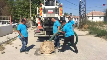 Paşaköy'de Yağmursuyu Izgaraları Ve Kanalizasyon Hatları Temizlendi