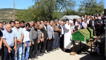 Kazada Ölen Öğretmen Bolu'da Toprağa Verildi
