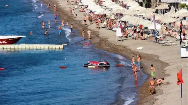 Denizde Can Pazarı Yaşanırken Turistlerin Deniz Keyfi 'Pes' Dedirtti