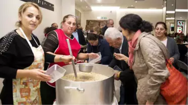 2 Ton Aşure Dağıttılar