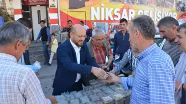 Niksar Belediye Başkanı Özcan Aşure Dağıttı