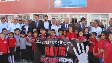 Öğretmene Saldırı Protesto Edildi