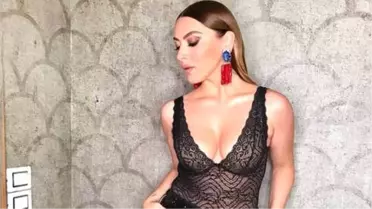 Ünlü Şarkıcı Hadise, Dekolteli Beyaz Elbisesiyle Göz Kamaştırdı!
